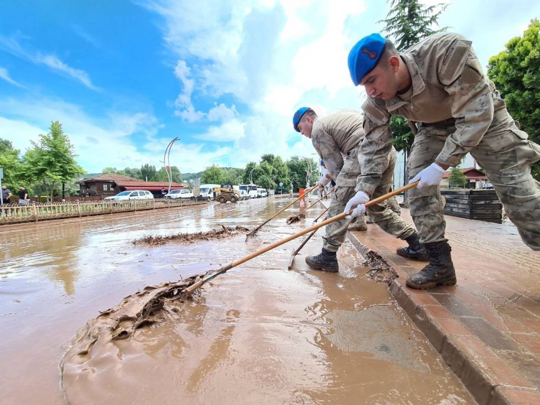 Bartın’daki sel felaketi havadan görüntülendi. Yardıma Mehmetçik koştu - Resim: 20